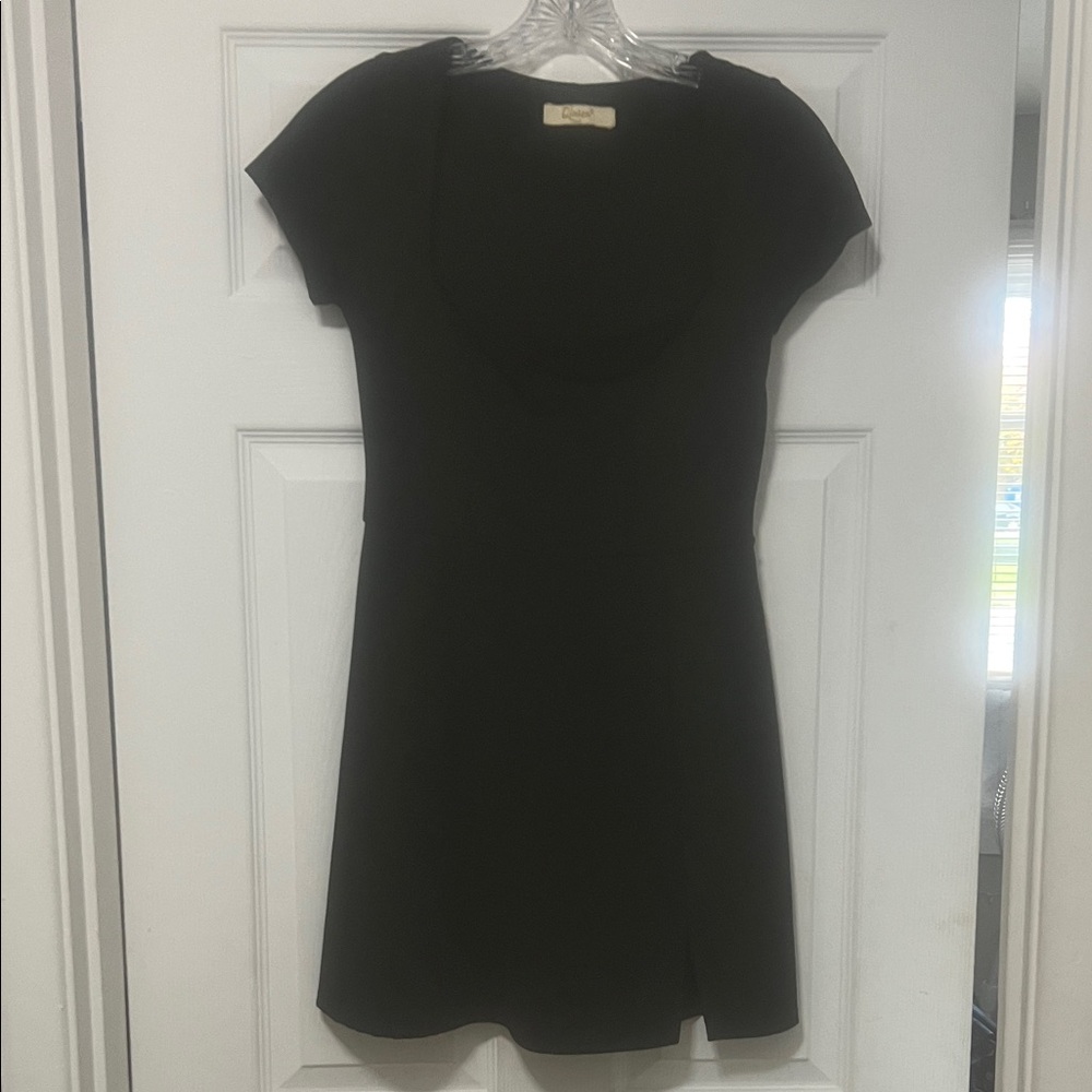 Elegant Black Cap Sleeve Dress